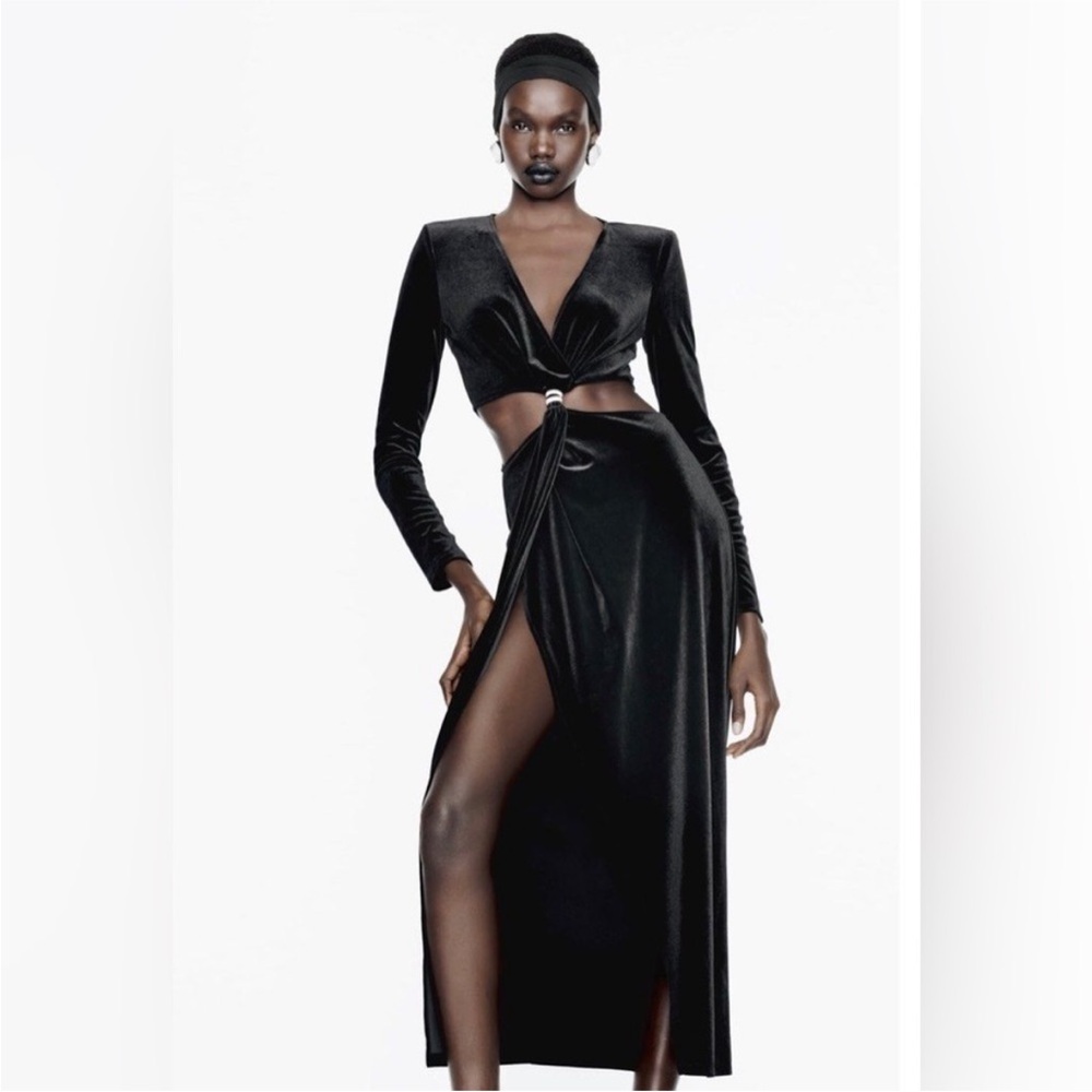 Elegant Black Cut-Out Velvet Dress - Picture 3 of 11